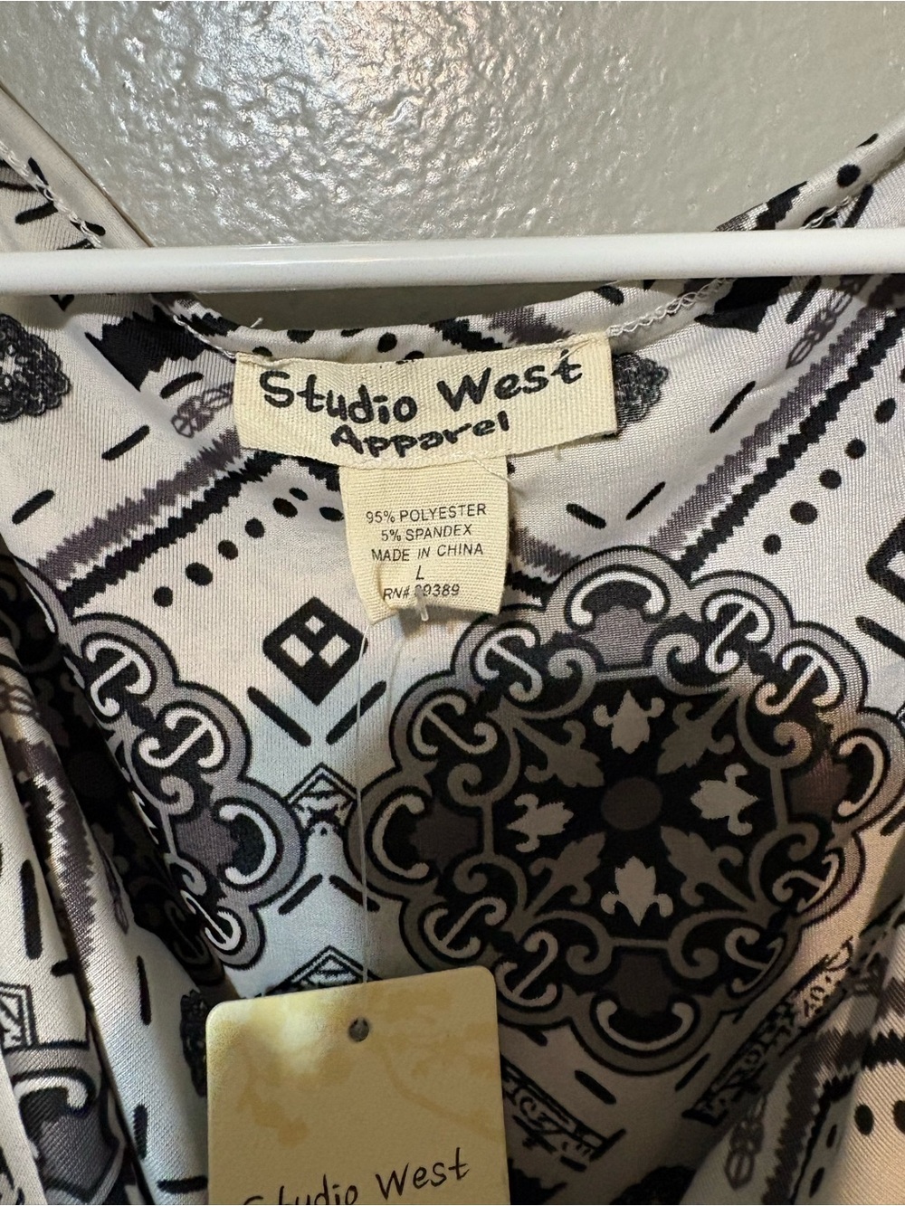 Women’s Sleeveless NWT Studio West Black & White Cowl Printed Midi Dress Size L - Picture 6 of 14